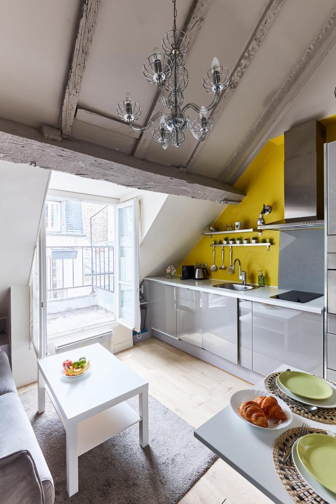Place Des Vosges - 1Br With Balcony - Cityapartmentstay Paris Exterior photo